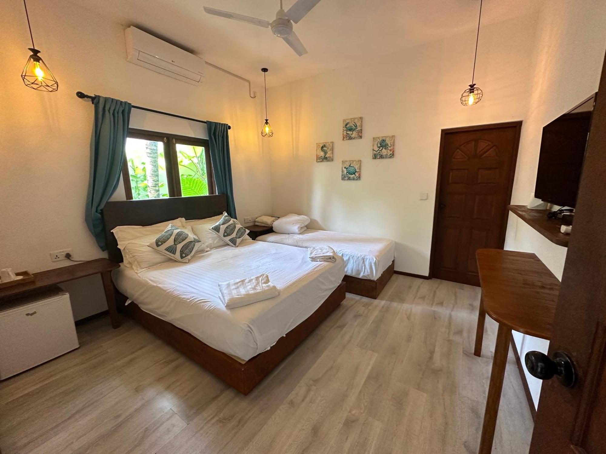 Aqua Oasis Hotel Thoddoo Bagian luar foto