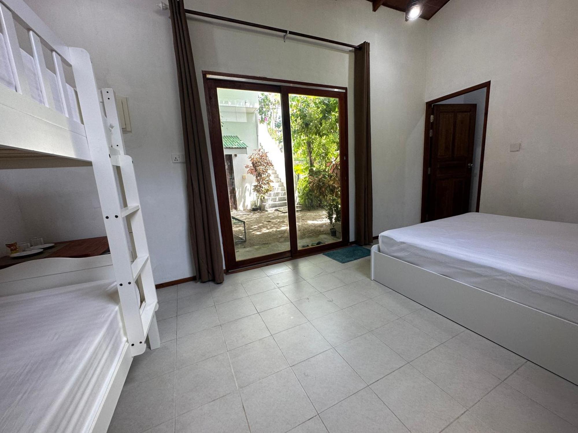 Aqua Oasis Hotel Thoddoo Bagian luar foto